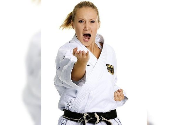 Karateka Christine Heinrich gibt Trainingskurs in der Flerhalle in Wallbach