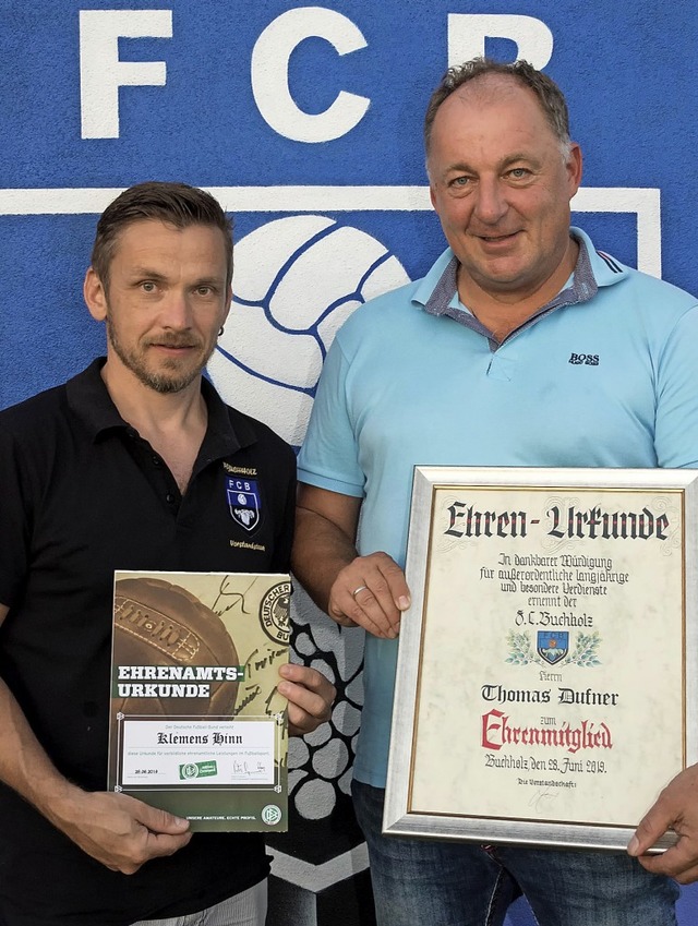 Zwei ganz besondere Auszeichnungen: Th...e des Deutschen Fuball Bundes (DFB).   | Foto: Helmut Rothermel