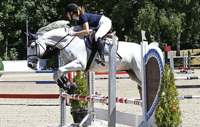 Das Schopfheimer Sommerreitturnier auf...auch im Nachwuchsbereich guten Sport.   | Foto: Ralph Lacher