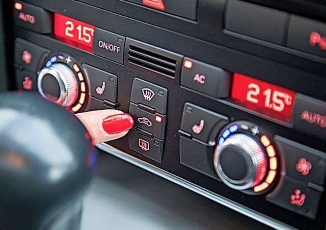 Auf Knopfdruck wird es im Fahrzeug khl.  | Foto: Christin Klose (dpa)
