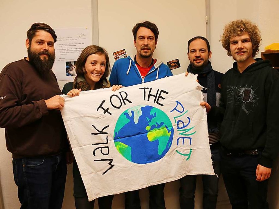 Das Organisationsteam des Planet Earth...t: Merlin, Lisa, Marco, Mirko und Luca  | Foto: Planet Earth Movement