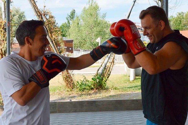 Aleksej Focht (rechts) im Training mit Anatoli Otmachow unter dem Vacono-Dome  | Foto: Horatio Gollin