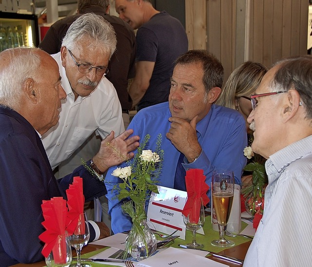 Gundolf Fleischer im Gesprch mit Plan...brgermeister Ulrich May (von links).   | Foto: Herbert Frey