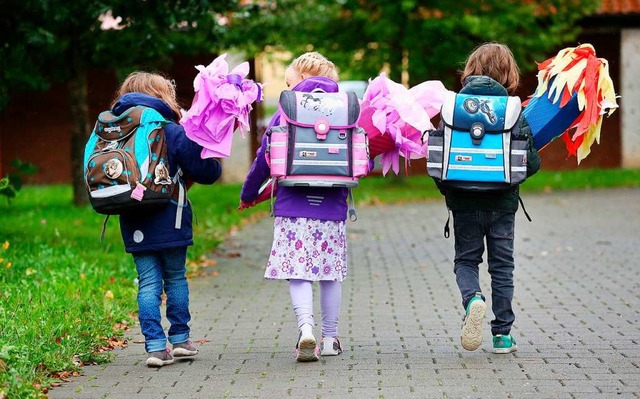 Was ist das richtige Alter zur Einschulung?  | Foto: Thomas Warnack (dpa)