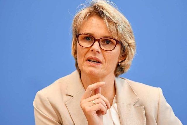 Anja Karliczek: Eisenmanns Forderung nach Zentralabitur geht 