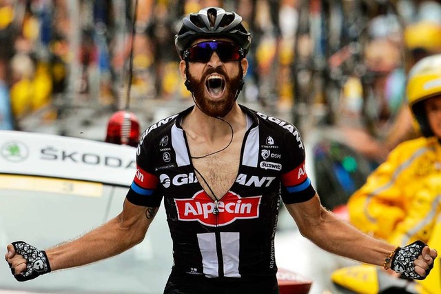 Am Ziel: Ausreier Geschke  gewinnt  2015 eine Bergetappe der Tour de France.  | Foto: JEFF PACHOUD