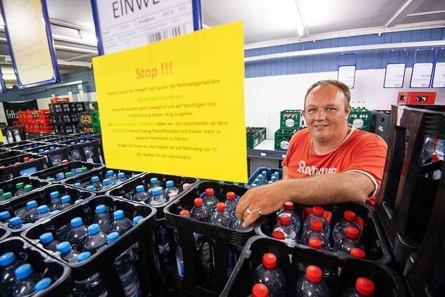 Stuttgarter Getränkehändler verbannt Einweg-Plastikflaschen – und riskiert sogar die Pleite