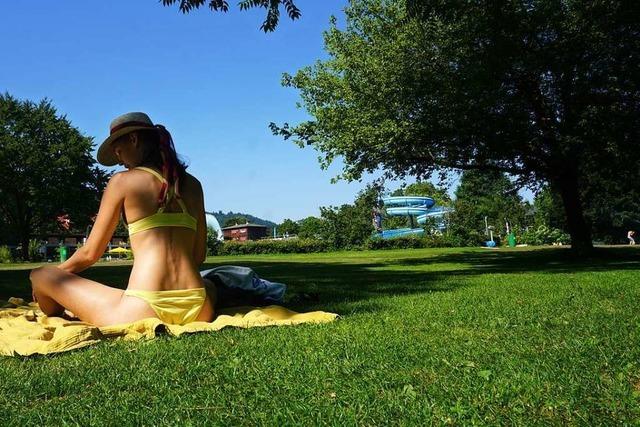 Wie Bademeister im Freiburger Strandbad fr Sicherheit sorgen