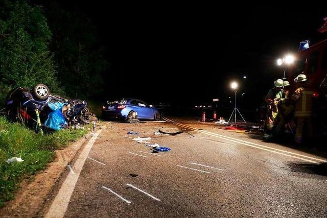 Drei Tote und mehrere Personen in Lebensgefahr durch schweren Verkehrsunfall