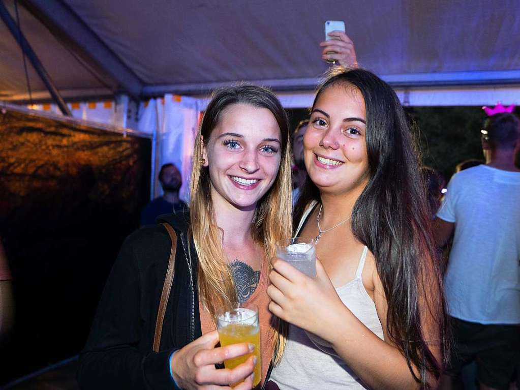 Ballermann-Flair trifft auf Schwarzwaldluft: In Freiamt feierten Tausende am Samstagabend bei der Beachparty.