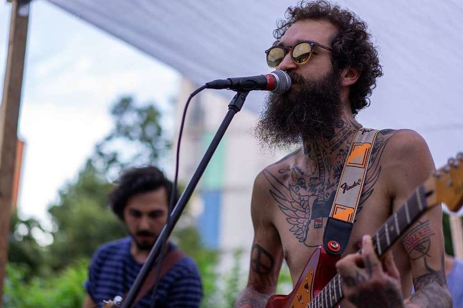 Beim Sommerfest "Vauban im Wunderland" traten Bands und Musiker auf, es gab einen Flohmarkt und viele weitere Aktivitäten für Jung und Alt. (Foto: Simon Langemann) Beim Sommerfest "Vauban im Wunderland" traten Bands und Musiker auf, es gab einen Flohmarkt und viele weitere Aktivitäten für Jung und Alt. (Foto: Simon Langemann)