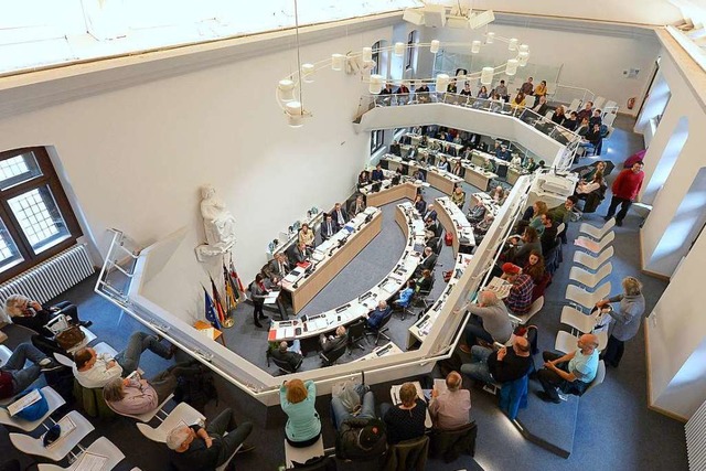 16 statt bislang 13 Listen haben einen...n Gemeinderat in Freiburg. Symbolbild.  | Foto: Ingo Schneider
