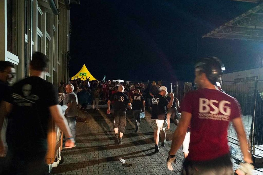 Das Konzertgelnde auf der Galopprennbahn Iffezheim wurde gerumt.  | Foto: Patrik Mller