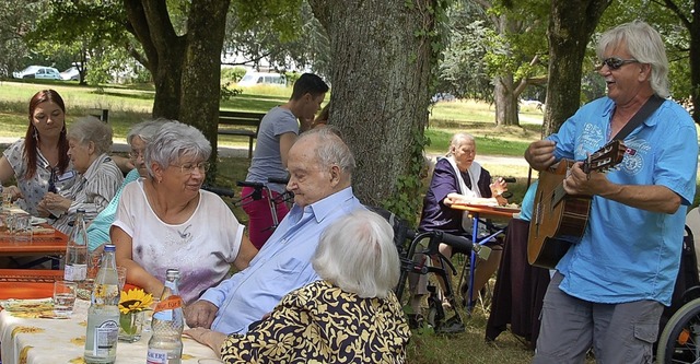 Klaus Bffert unterhielt die Gste.   | Foto: Petra Wunderle