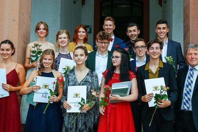 Abiturienten am Städtischen Gymnasium Ettenheim freuen sich