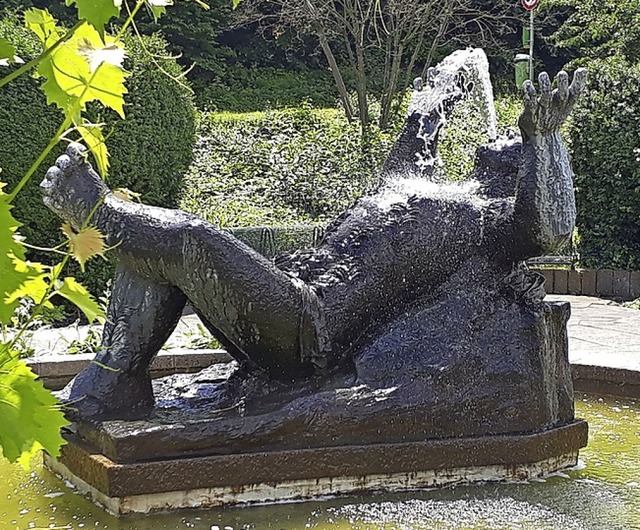 Der MV feiert erstmals am Bacchusbrunnen.   | Foto: Musikverein Fessenbach