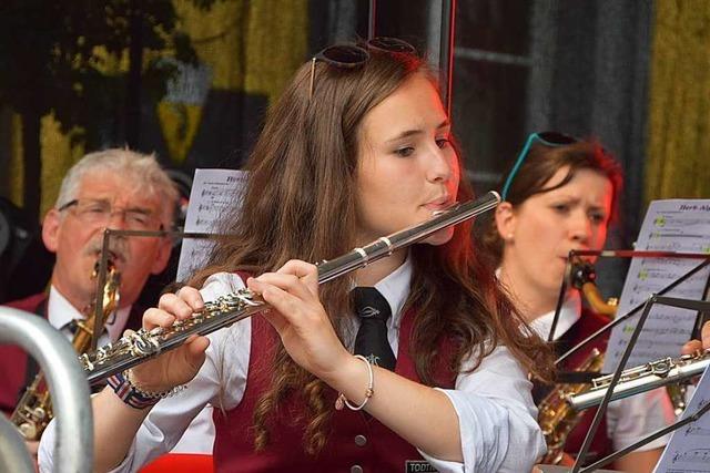 Das Stdtlifest in Todtnau lockte mit Musik, Show, Markt und Sprint