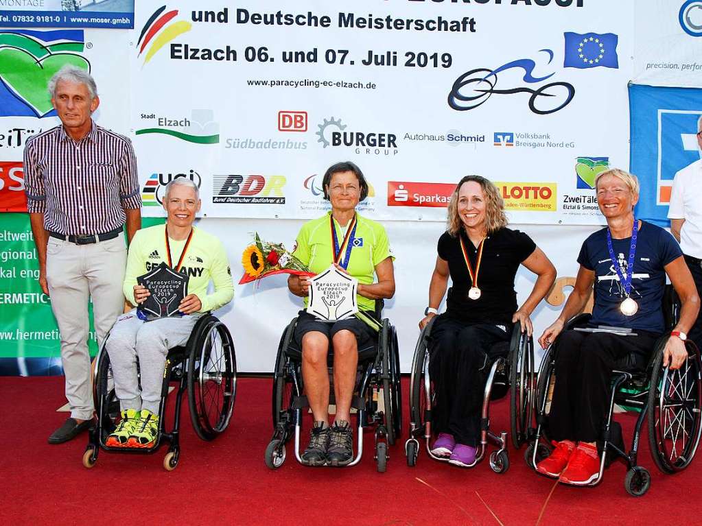 Einzelzeitfahren am Samstagnachmittag. Die Prmierten Kategorie Handbike Frauen: Andrea Eskau, Dorothee Vieth, Annika Zeyen, Katerina Antosova(v.l.n.r.)