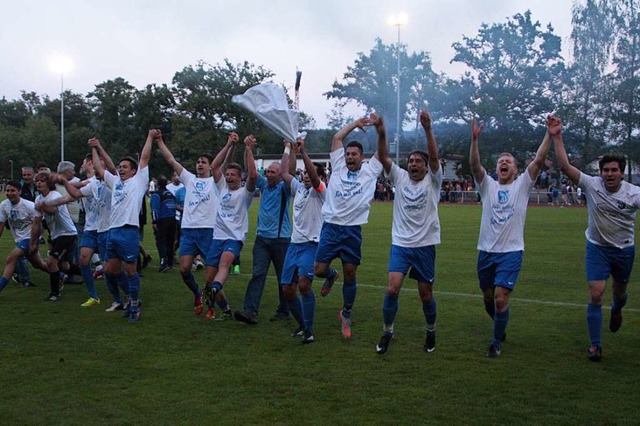Ein Triumph wie 2015, als die Murger F...hrige feiert der Club als Kreisligist.  | Foto: Jrn Kerckhoff