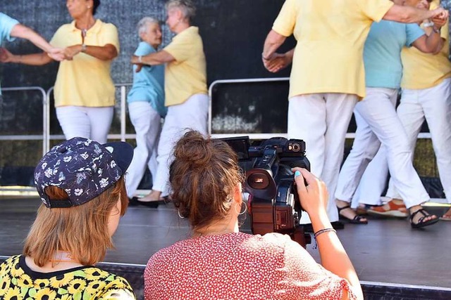 Kamerateams von Sdfilm in Hugstetten ...ltesten Ortsteil der March zu machen.  | Foto: Manfred Frietsch