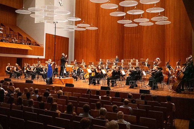 Das Akademische Orchester feierte am v...g 55-jhriges Bestehen im Konzerthaus.  | Foto: Simon Langemann