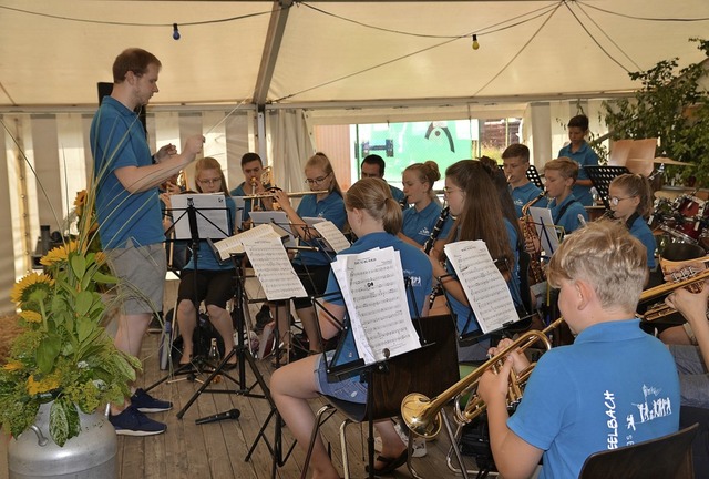 Das Jugendorchester des MV Seelbach sp... im Festzelt zeigten sich begeistert.   | Foto: Beate Zehnle-Lehmann