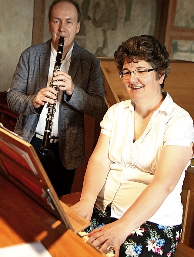 Susanne Momann und Christoph Wirz pr...iche Stcke in der Burgheimer Kirche.   | Foto: Heidi Fel