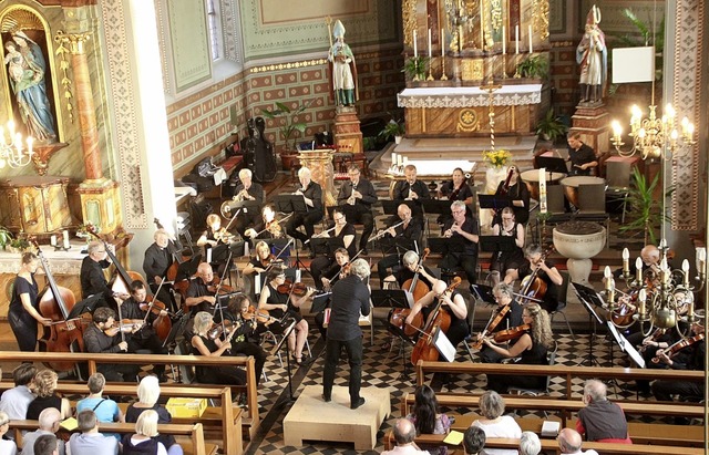 Das Kammerorchester begeisterte die Zu... der St.-Nikolaus-Kirche in Altdorf.    | Foto: Erika Sieberts
