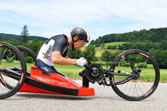 Futuristisch wirkt das Handbike von An...ten Behindertensportlerinnen der Welt.  | Foto: Achim Keller