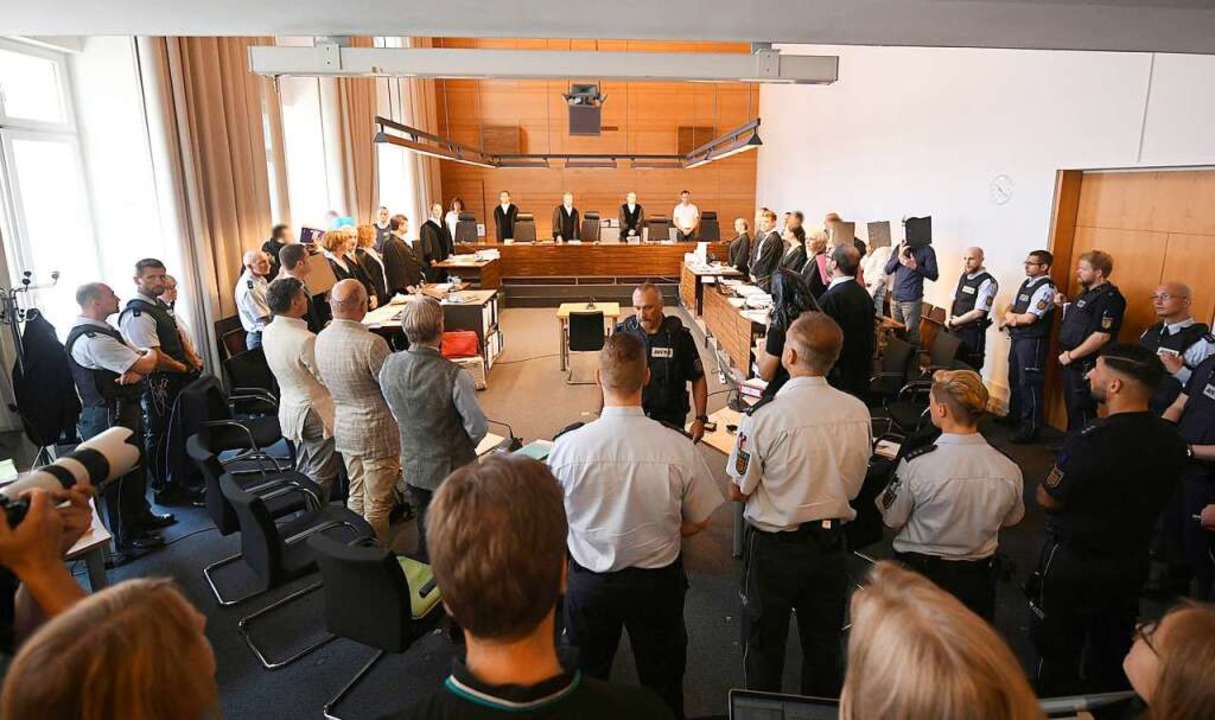 Am dritten Verhandlungstag bte die Ne...ertreterin Kritik an den Verteidigern.  | Foto: Patrick Seeger (dpa)