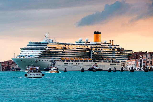 Das Kreuzfahrtschiff Costa Deliziosa d...te es beinahe einen Unfall verursacht.  | Foto: Andrea Warnecke