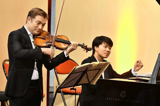 Renaud Capuon (Violine) und Kit Armstrong (Klavier) in Colmar  | Foto: Bernard Fruhinsholz (Festival)