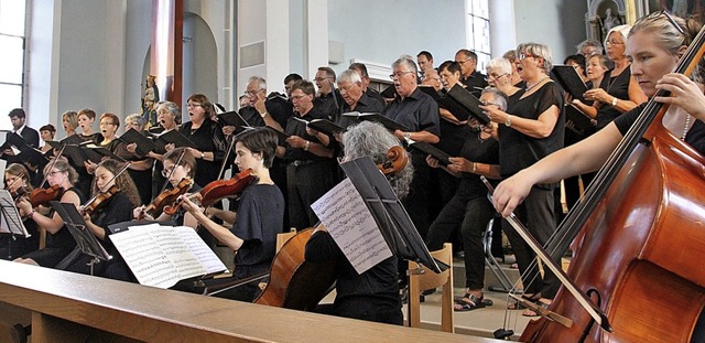 Die Chorsnger wurden von Musikern begleitet.   | Foto: Sabine Model