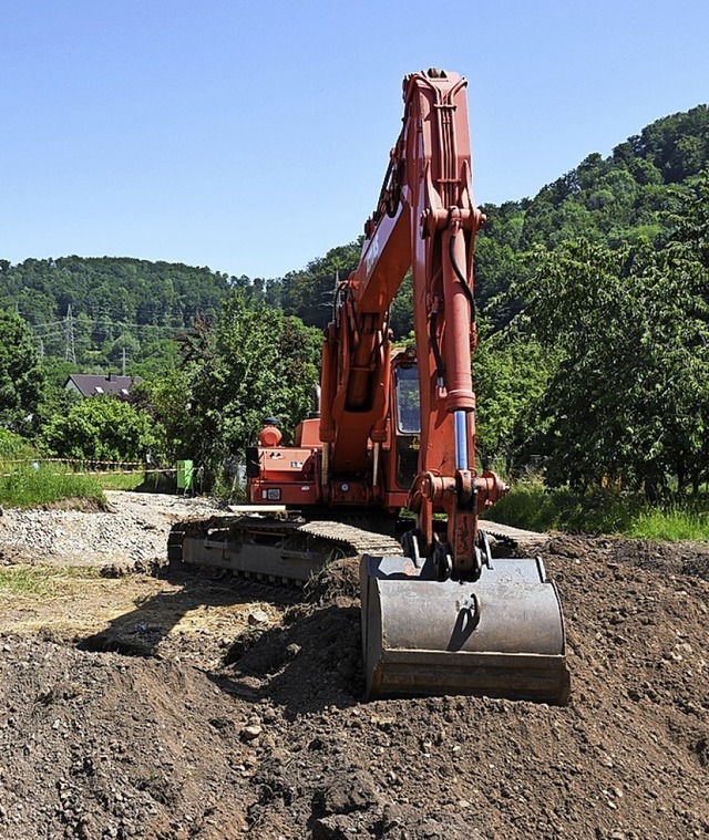 Der Bagger ist an der  Hllsteiner Sch...chon  prsent, weitere sollen kommen.   | Foto: Robert Bergmann