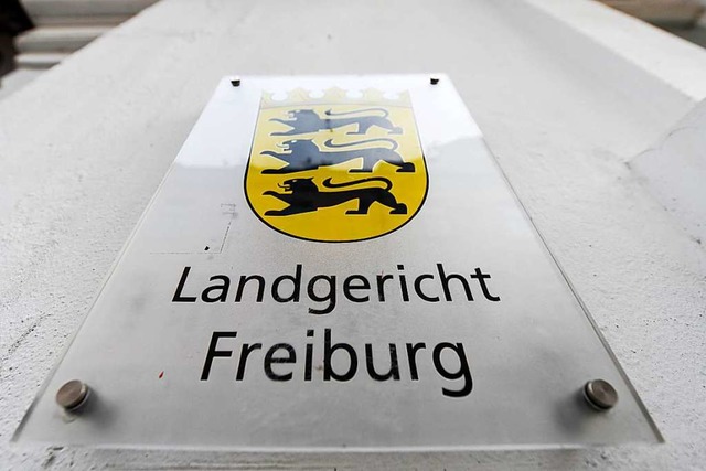 Wegen einer Messerattacke muss sich ei... Freiburger Landgerichts verantworten.  | Foto: Patrick Seeger