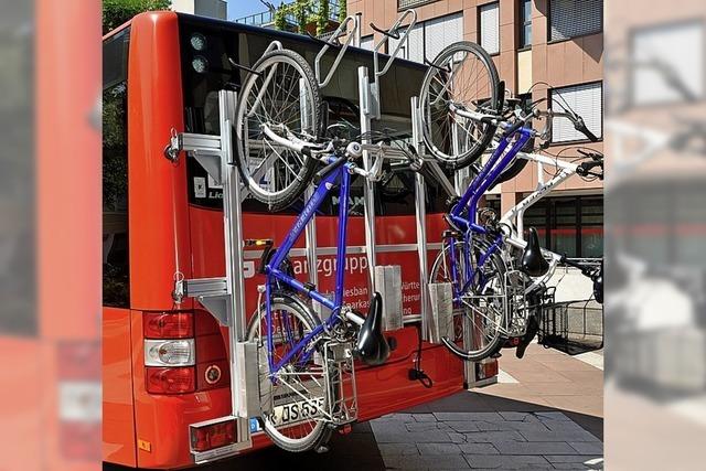 Zwei Buslinien nehmen Velos Huckepack