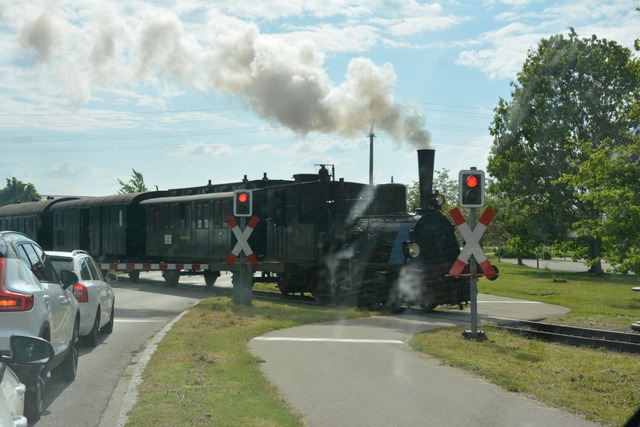 Die Kandertalbahn &#8222;Chanderli&#82...hen Haltingen und Binzen (Archivbild).  | Foto: Hannes Lauber