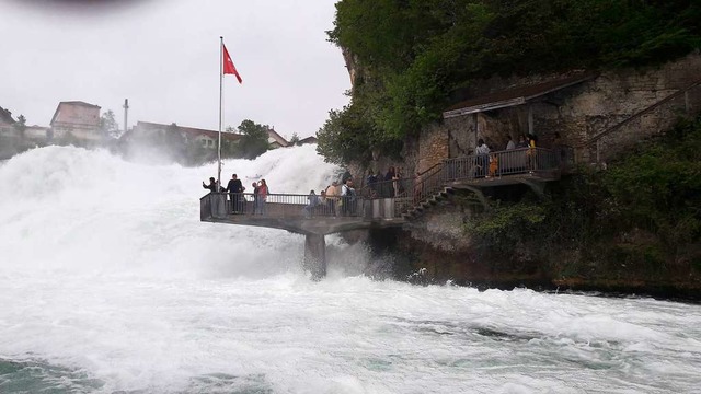 Ein beliebtes Touristenziel in der Hoc...on ist der Rheinfall bei Schaffhausen. | Foto: Gerard, Roland Ein beliebtes Touristenziel in der Hoc...on ist der Rheinfall bei Schaffhausen. | Foto: Gerard, Roland
