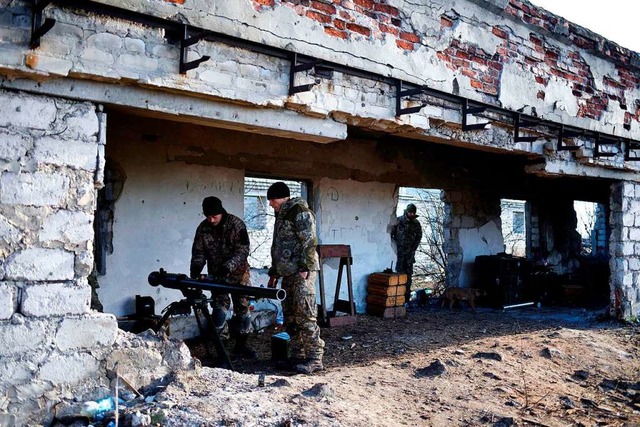 Ukrainische Soldaten eines Kampfverbandes beziehen Stellung im Donbass.  | Foto: Markiian Lyseiko