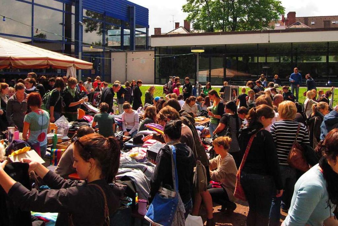 Der Studi-Flohmarkt im Mensagarten  | Foto: Studierendenwerk