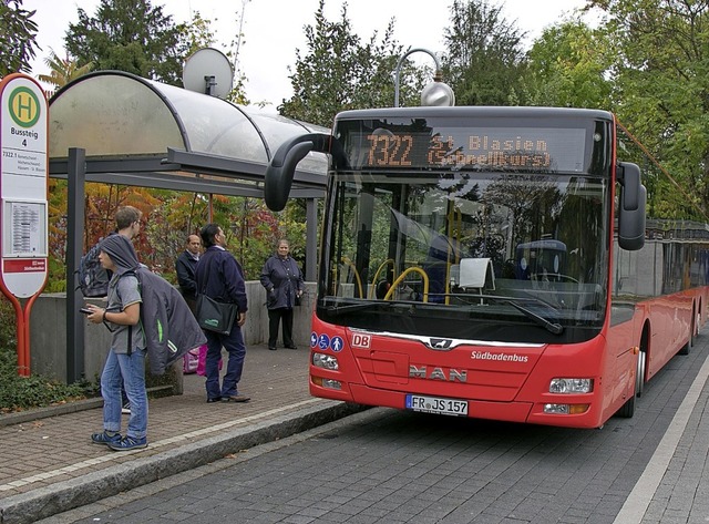 Am Waldshuter Busbahnhof starten auch ...uptstrecken mit Kameras ausgerstet.    | Foto: Peter Rosa