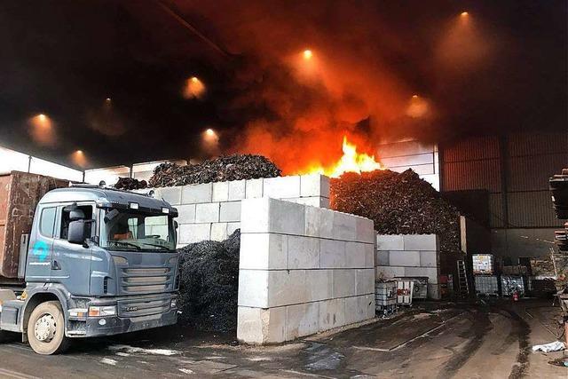 Schreddern von Metallfässern löst Feuer in Recyclingfirma in Pratteln aus