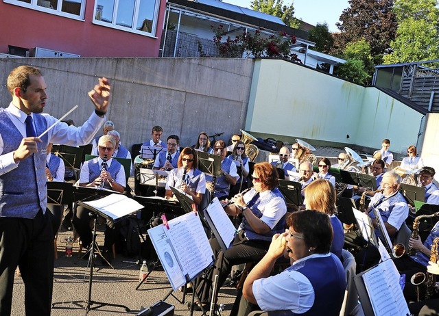 Zum Sommerabend mit Musik lud die Stad...Kranz ein, den viele Zuhrer genossen.  | Foto: Martha Weishaar