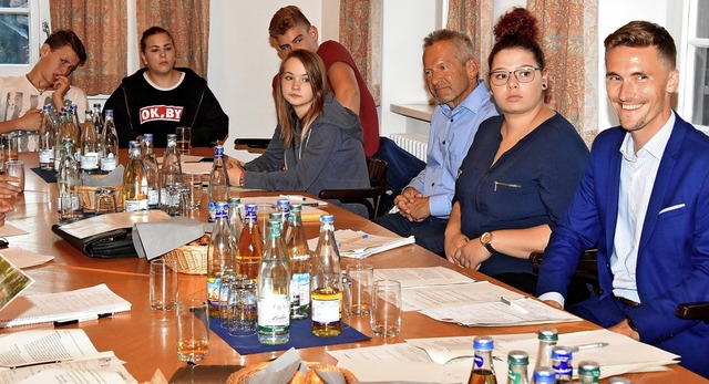 Gundelfinger Jugendliche mit Brgermei...chtig, aber auch arbeitsintensiv ist.   | Foto: Andrea Steinhart