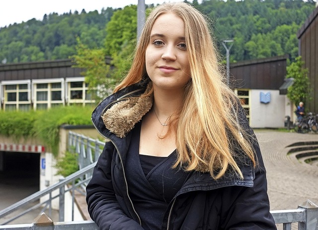 Die 18-jhrige Luna-Marike Fuder aus L...te Texte, die zum Nachdenken anregen.   | Foto: Roswitha Frey