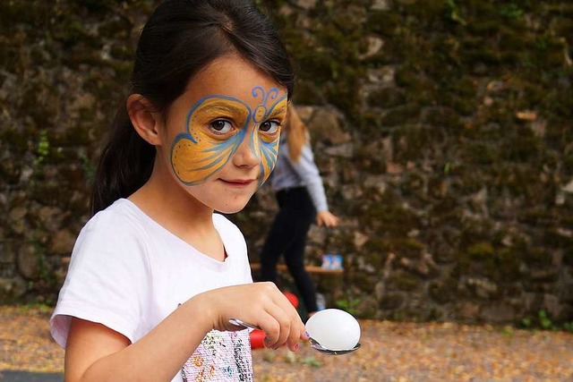 Vom Kinderschminken gleich weiter zum ...hmittag auf der Burgruine Werrach vor.  | Foto: Sara Ghring