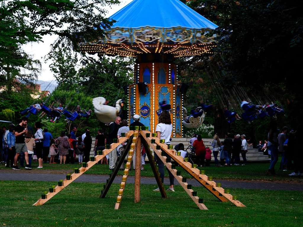 Glck mit dem Wetter hatte das Lichterfest im Bad Krozinger Kurpark am Samstag. Da gab es ideale Voraussetzungen fr bunte Illumination mit tausenden Lampions und gute Laune bei Musik, Spiel und Spa, Speis und Trank.