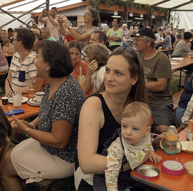 Gut besucht war das Festzelt am Sonntag.  | Foto: Silke Hartenstein