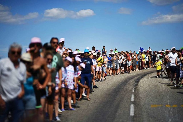 15 Millionen Werbeartikel werden whre...assen im Anschluss aber vieles liegen.  | Foto: ANNE-CHRISTINE POUJOULAT (AFP)