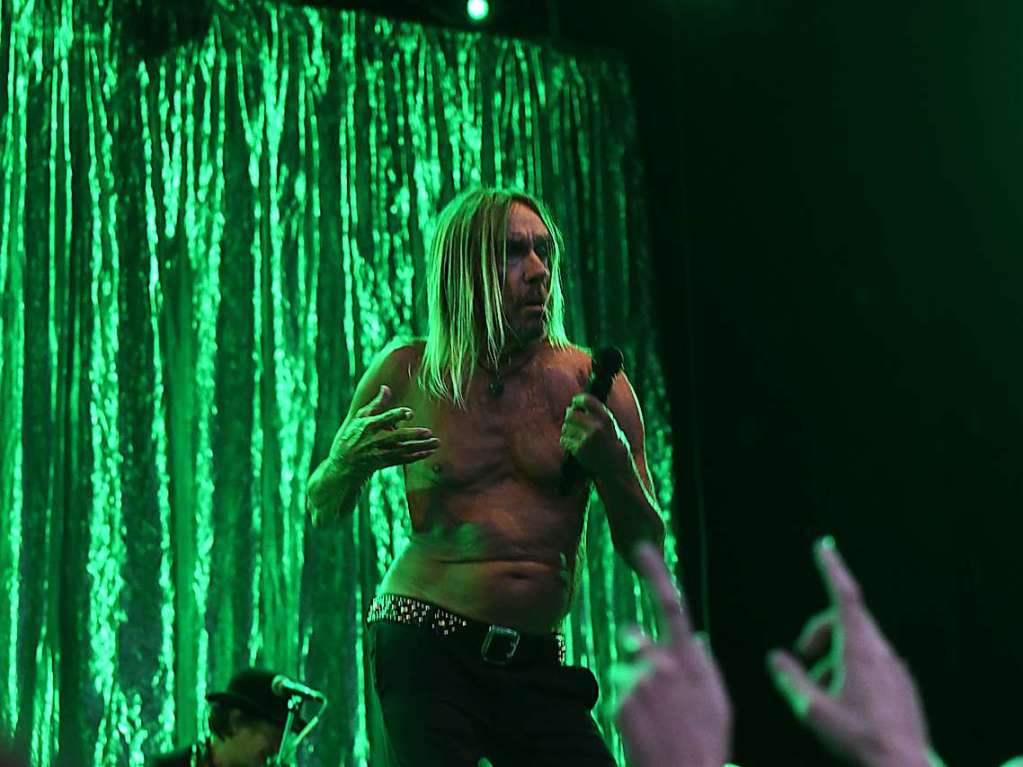 Iggy Pop und Fmina auf dem Lrracher Marktplatz